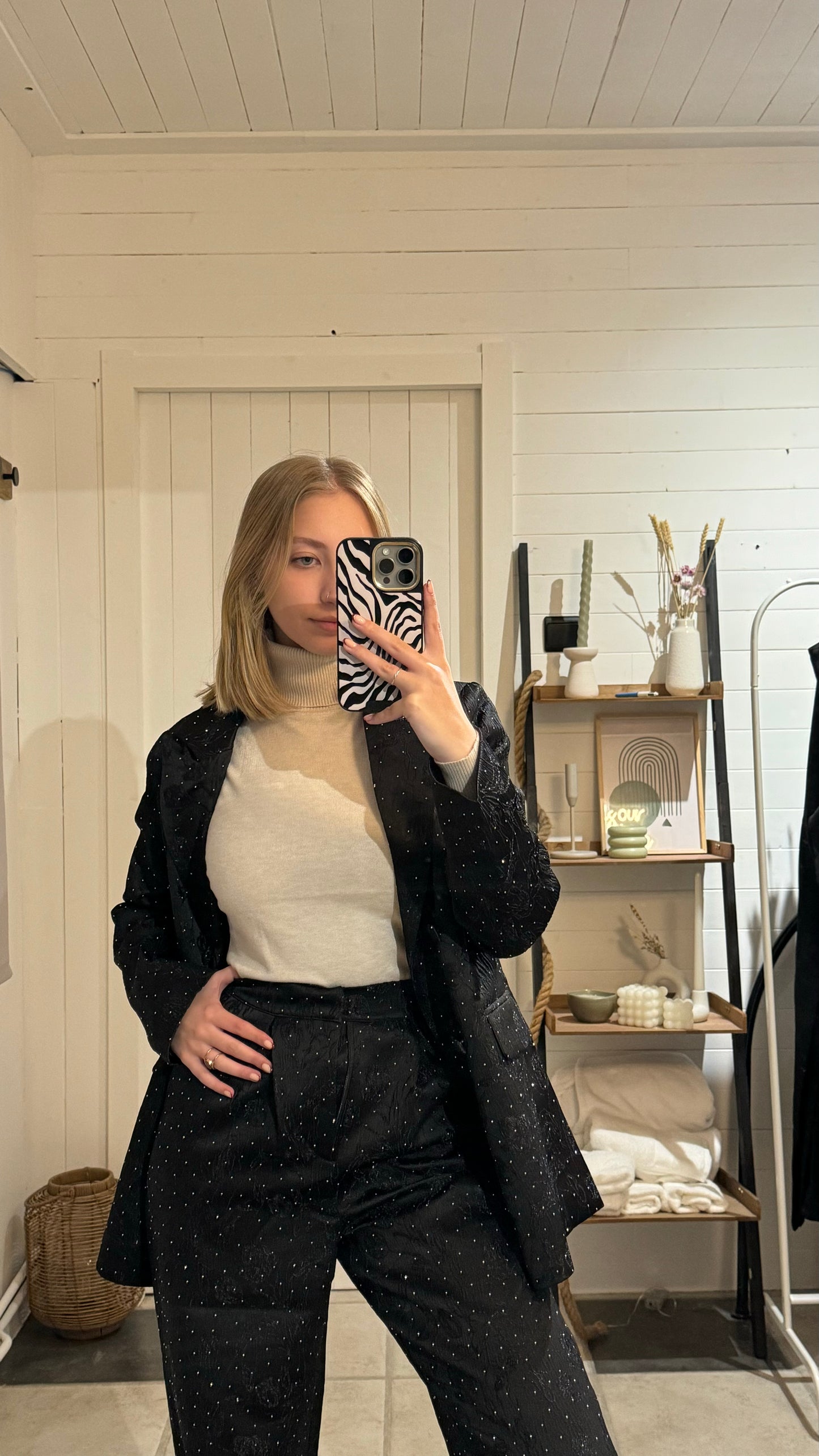 BLAZER MET STEENTJES I ZWART