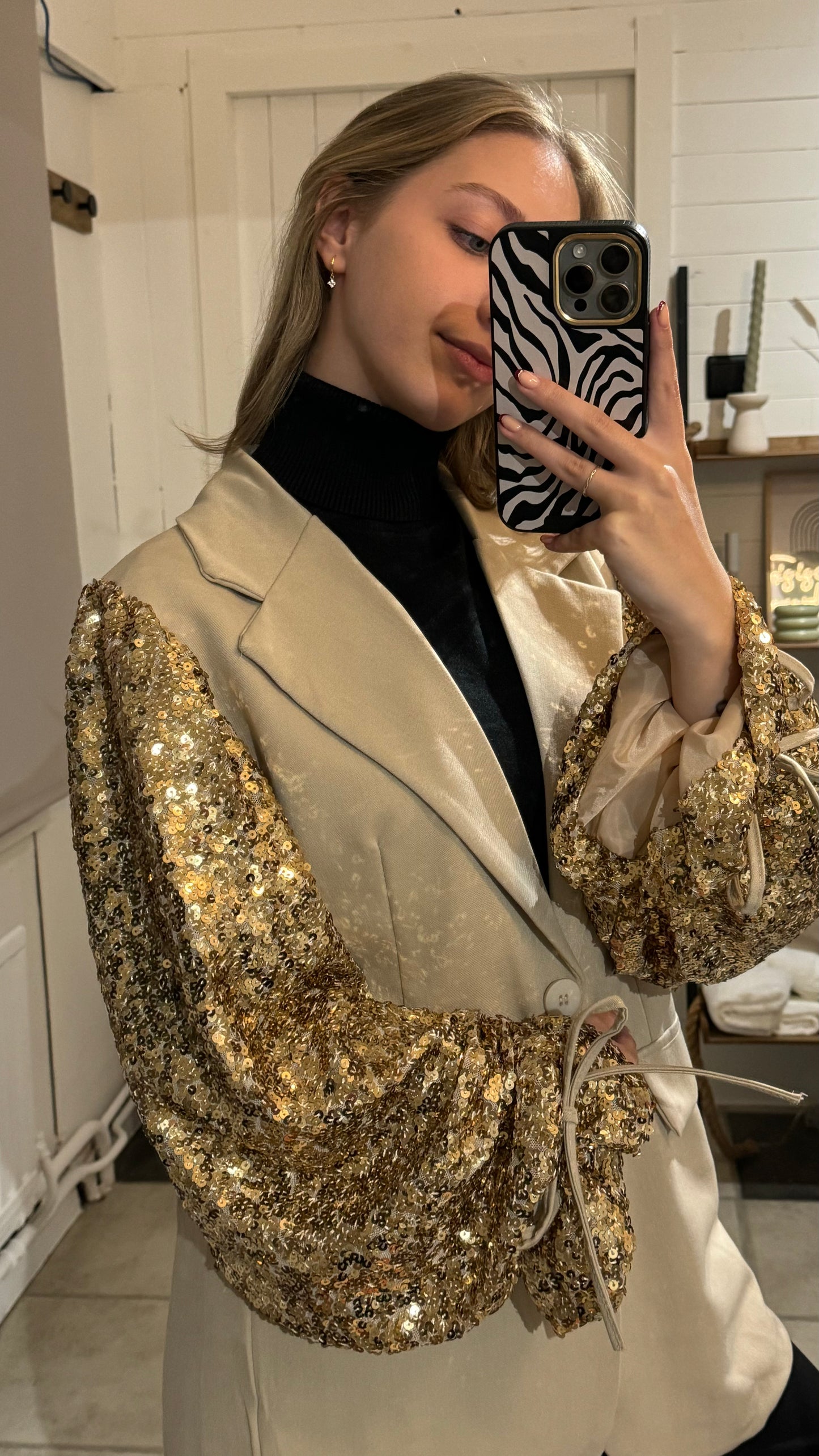 BLAZER MET GLITTER I GOUD