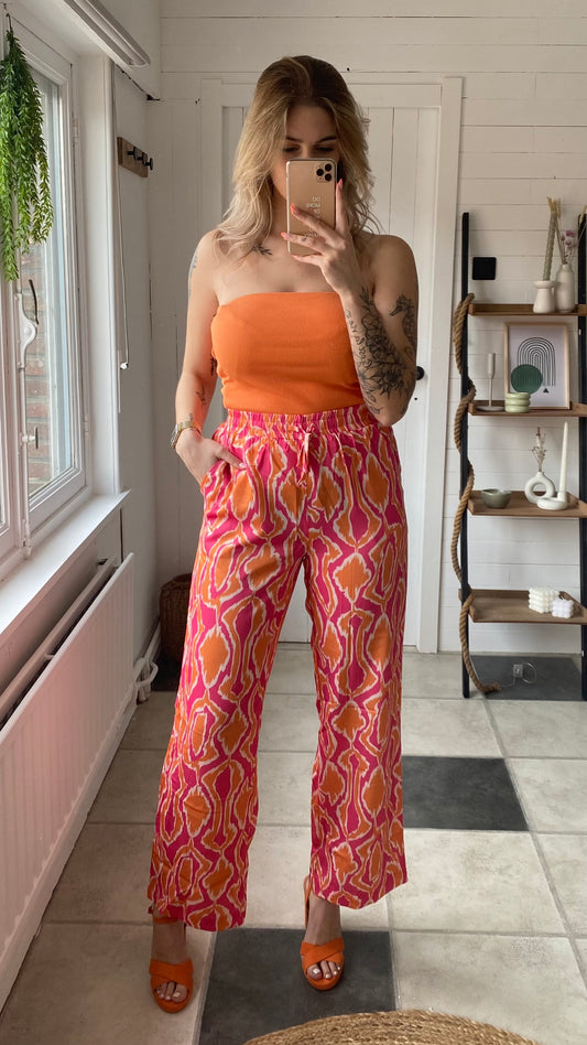 WIJDE BROEK MET PRINT I ORANJE - ROZE