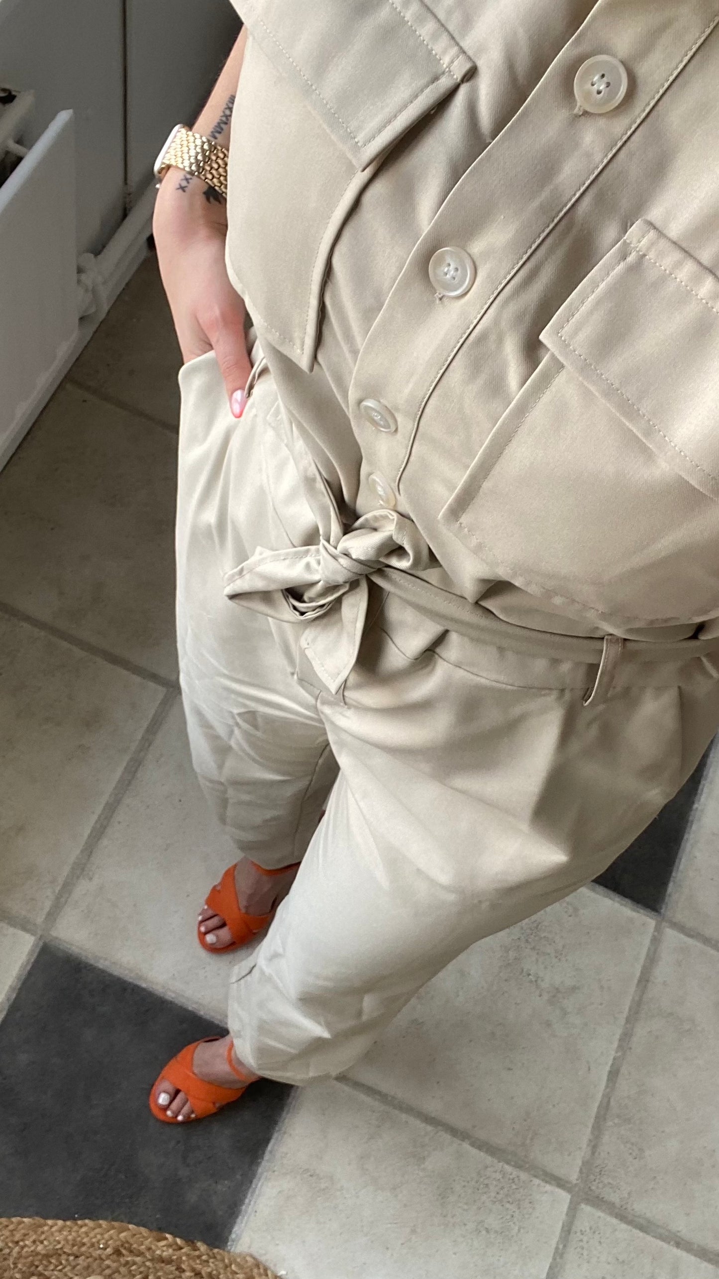 JUMPSUIT ZONDER MOUWEN I BEIGE